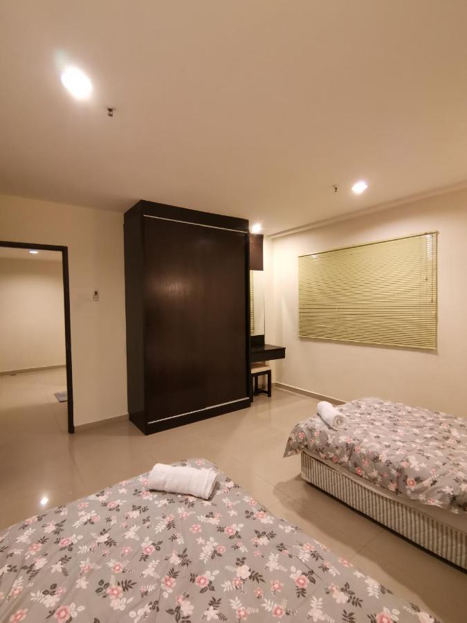 Spacious & Homey Apartment At Marina Island By Jomy Homestay Lumut Exterior photo