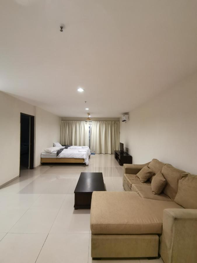 Spacious & Homey Apartment At Marina Island By Jomy Homestay Lumut Exterior photo