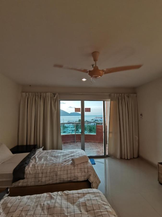 Spacious & Homey Apartment At Marina Island By Jomy Homestay Lumut Exterior photo