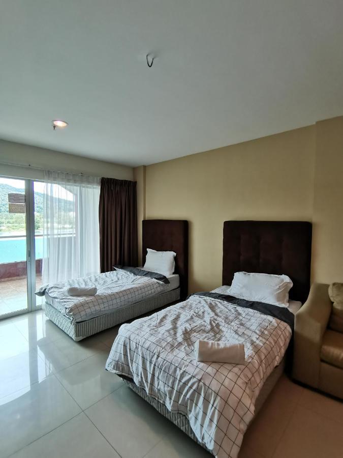 Spacious & Homey Apartment At Marina Island By Jomy Homestay Lumut Exterior photo