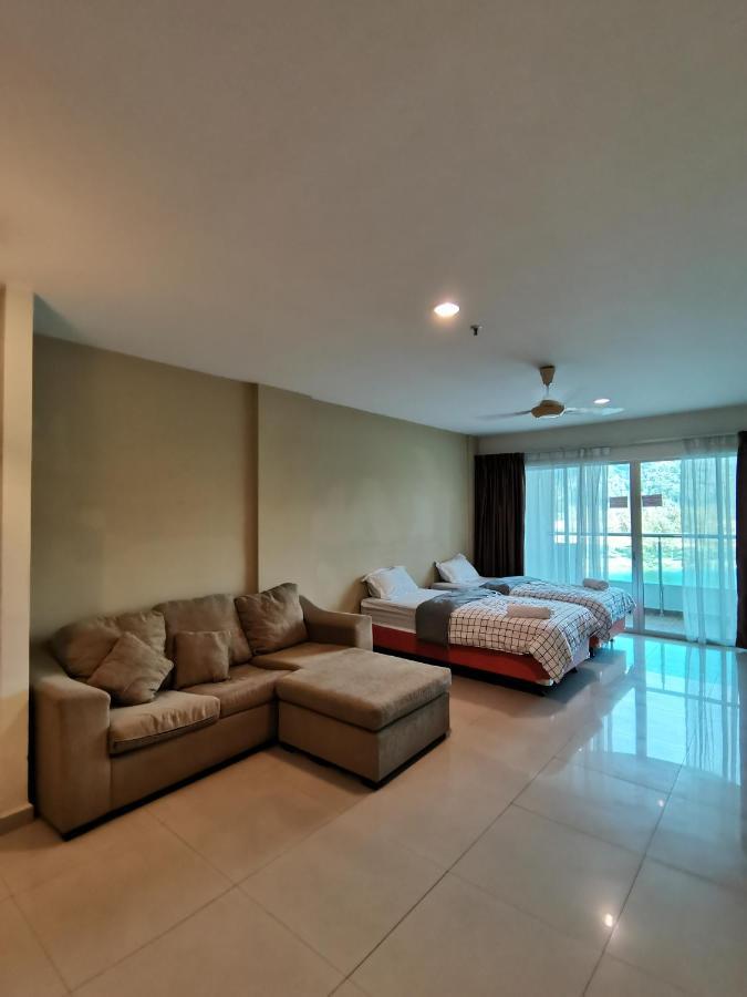 Spacious & Homey Apartment At Marina Island By Jomy Homestay Lumut Exterior photo