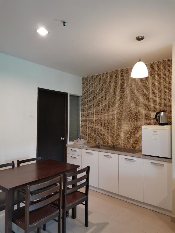 Spacious & Homey Apartment At Marina Island By Jomy Homestay Lumut Exterior photo