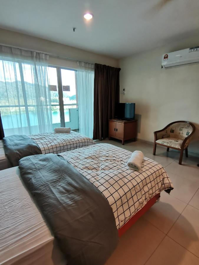 Spacious & Homey Apartment At Marina Island By Jomy Homestay Lumut Exterior photo