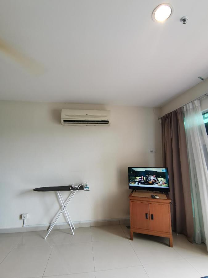 Spacious & Homey Apartment At Marina Island By Jomy Homestay Lumut Exterior photo